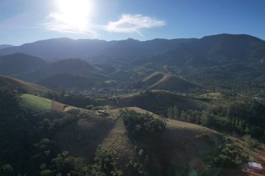 Sao Paulo eyaleti kırsalında Serra da Mantiqueira 'da bulunan Sao Francisco Xavier' in insansız hava aracı görüntüsü. Yüksek kalite fotoğraf