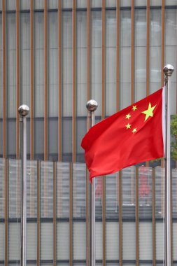 Çin bayrağı rüzgarda dalgalanıyor. Yüksek kalite fotoğraf