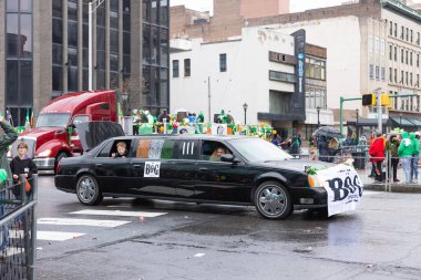 Scranton, Pensilvanya - 9 Mart 2024: Steamtown alışveriş merkezindeki her yıl düzenlenen St. Patrick Günü Geçidi