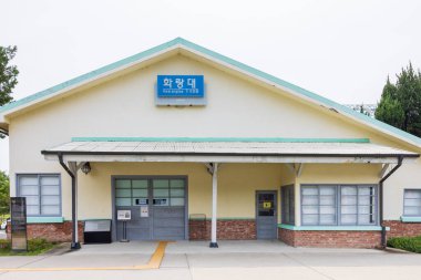 Seul, Güney Kore - 12. 2022: Hwarangdae İstasyonu (Gyeongchun Hattı), Güney Kore 'de Gyeongchun Hattı üzerinde bir tren istasyonuydu.