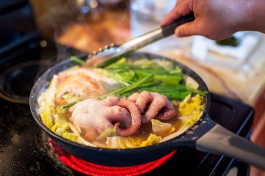 Yeonpotang, Kore usulü Chives ve Napa Lahanalı Ahtapot Çorbası..