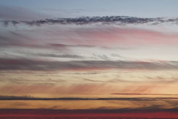 Nanılmaz Bir Akşam Gökyüzü Soyutlama Gün Batımında Bulutların Yatay Fotoğrafı — Stok fotoğraf