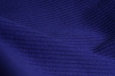 Mavi çizgili kumaş katlanmış. Tekstil. Yaratıcılık için reklam ürünleri afişi. Polyester kumaş arkaplan dokusu.