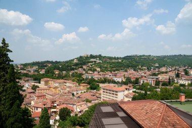 İtalya. Verona Panoraması Aziz Peter Tepesi (Colle San Pietro).