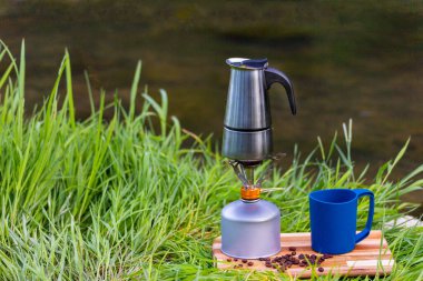 Yürürken ocakta kahve yapmak..