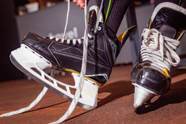 Antrenman ve halk pateni için buz pateni kiralama.