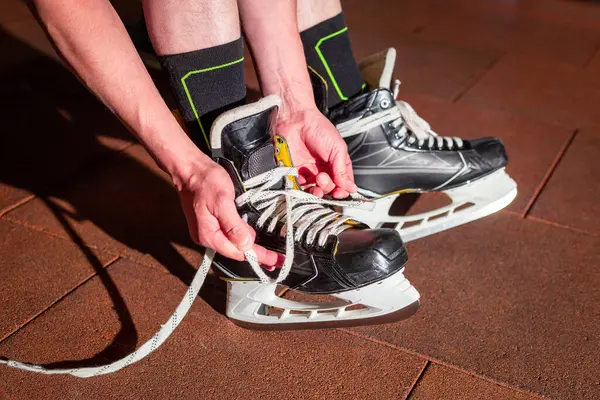 Antrenman ve halk pateni için buz pateni kiralama.