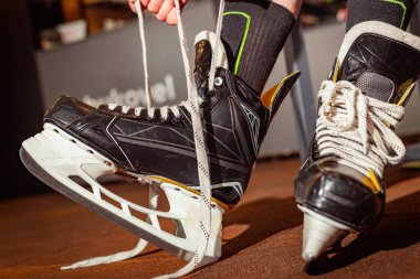 Antrenman ve halk pateni için buz pateni kiralama.