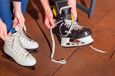 Antrenman ve halk pateni için buz pateni kiralama.