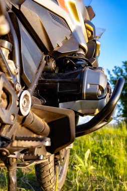 Boksör motorunun Moto kamp kenarı görünümü.