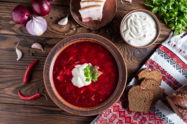 Pancar domatesli kırmızı borş ve et