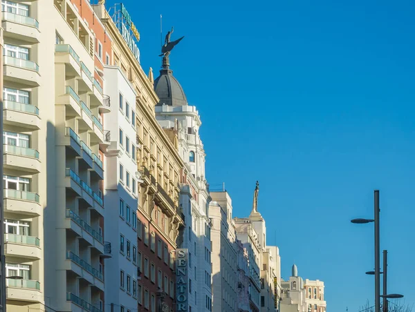 Detail Soch Umístěných Střechách Ulice Gran Madridu — Stock fotografie