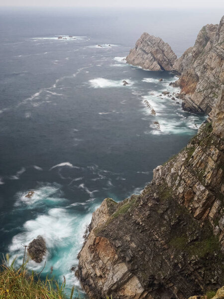 Cliffs with flysch which is a rocky characteristic with alternating layers of hard rocks interspersed with softer ones. This disposition favors erosion, and causes the hard layers to stand out and without support, which are thus more easily eroded.