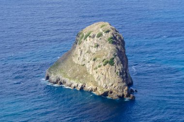 Akatx Uhartea, İspanya 'nın Bask Bölgesi' nin Bermeo kentindeki Cape Machichaco Burnu çevresinde bulunan bir adadır..