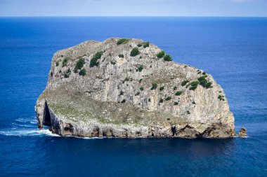 Akatx Uhartea, İspanya 'nın Bask Bölgesi' nin Bermeo kentindeki Cape Machichaco Burnu çevresinde bulunan bir adadır..