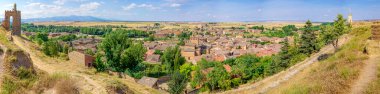 Castilla y Len özerk bölgesinde, Segovia eyaletinin kuzeydoğusunda yer alan Aylln, belediye ve İspanyol kentinin nüfusunun ayrıntıları.