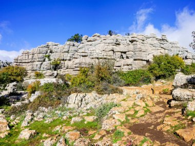 Malaga 'nın Torcal de Antequera bölgesinde ilginç şekillere sahip kaya oluşumları