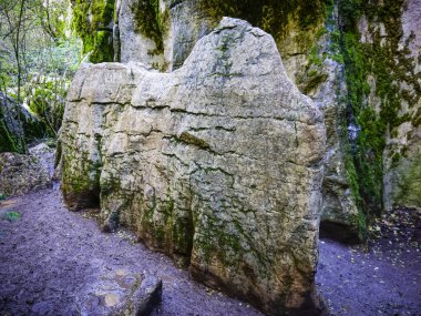 Malaga 'nın Torcal de Antequera bölgesinde ilginç şekillere sahip kaya oluşumları