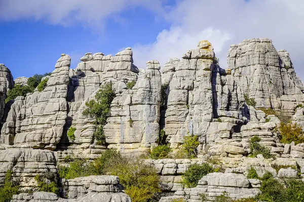 Malaga 'nın Torcal de Antequera bölgesinde ilginç şekillere sahip kaya oluşumları