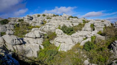 Malaga 'nın Torcal de Antequera bölgesinde ilginç şekillere sahip kaya oluşumları