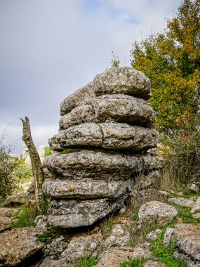 Malaga 'nın Torcal de Antequera bölgesinde ilginç şekillere sahip kaya oluşumları