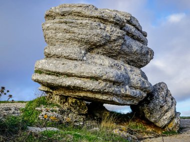 Malaga 'nın Torcal de Antequera bölgesinde ilginç şekillere sahip kaya oluşumları