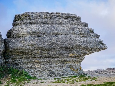 Malaga 'nın Torcal de Antequera bölgesinde ilginç şekillere sahip kaya oluşumları