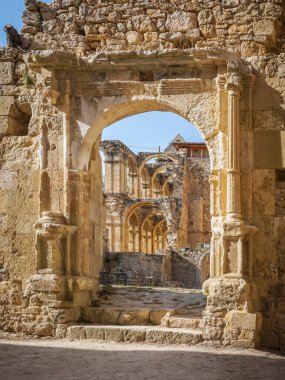 Kilise tarikatına ait Santa Mara de Rioseco manastırı yıkıldı.