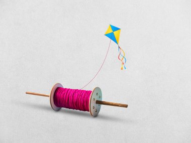 Hint festivali makar sankranti kavramı, uçurtma savaşı için uçurtma ve manja ipliği.
