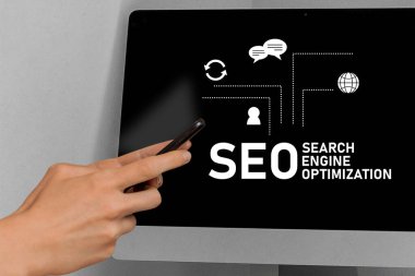 SEO arama motoru optimizasyonu, organik arama ve bağlantı kurma fikri