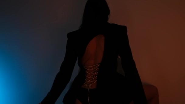 Modelka Elegantně Hýbe Svým Tělem — Stock video