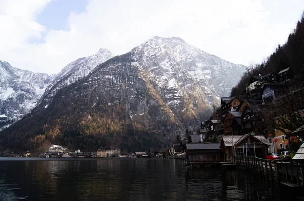 Hallstatt Város Ausztriában Körülvéve Alpokkal Vidék Hegyekben Tapéta — Stock Fotó
