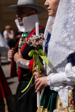 Mum tutan kadın, Sant Efisio kutlaması, Cagliari Sardinya