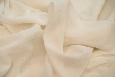 Açık renkli, sütlü, perdeler için şeffaf kumaş..