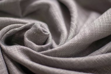 Gri desenli kumaş katları. Kumaşın mavi arka planı. Perdeler ve ev dekorasyonu için kumaş.