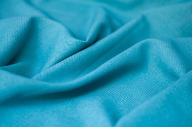 Mavi desenli kumaş katları. Kumaşın mavi arka planı. Perdeler ve ev dekorasyonu için kumaş.