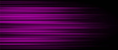 Soyut mor lazer ışını. Işık efekti. Yönlü spot ışığı. Işık çizgileri siyah bir arkaplanda karanlığa doğru kayboluyor, dinamik ve soyut bir etki yaratıyor..
