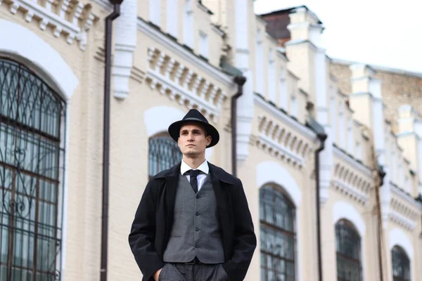 Men Photo Shoot Classic Plaid Suit Hat Backdrop Old Building — Stock Photo, Image