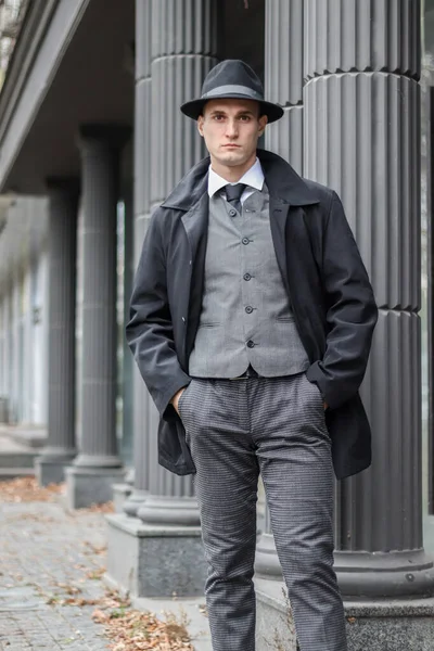 Men Photo Session Classic Checkered Suit Hat Backdrop Columns — Stock Photo, Image