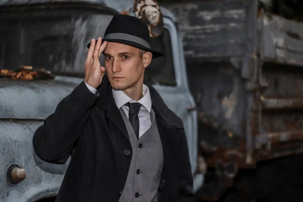 stock image Men's photo shoot in a classic plaid suit and hat against the backdrop of an old truck.