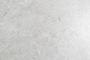 İçerde kullanılan taş. Sert, açık kahverengi mermer desenli döşeme mevcut..