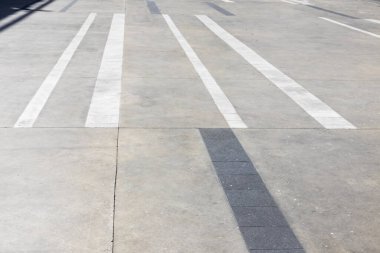 Dış geçit dikdörtgen şeklinde betondan yapılmıştır..