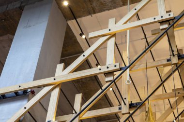 Ev çerçevesinin şeklini oluşturmak için günlükleri kullan.