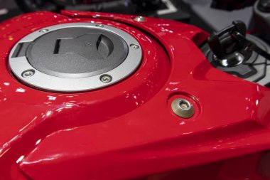 Motosikletler için yakıt çıkışı