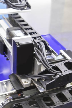 Elektronik endüstrisinde kullanılan üretim makineleri. , devre kartı üretimi ve elektronik bileşen sistemleri