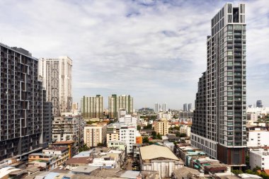 Büyük bir metropoldeki büyük yapılar gündüz büyük metropol, şehrin panoramik resimleri..