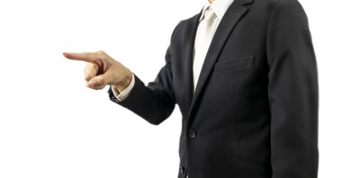 Yönetici beyaz arka planda emirler vermek için parmağını işaret ediyor