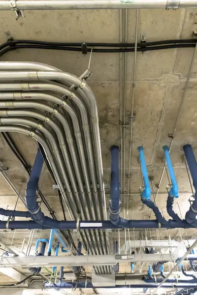 İnce bir boru, EMT metal kanal ya da EMT çinko kaplama borudur. Çelik plakalar, sıcak ya da soğuk rulo, yapımında kullanılır. Ya da galvanize çelik bir yaprak İç yüzey bir emaye kaplama vardır.