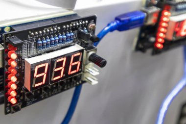 Bilimsel ve teknolojik ekipmanlar, araştırma ve tasarım sonuçları için ekranları görüntüler