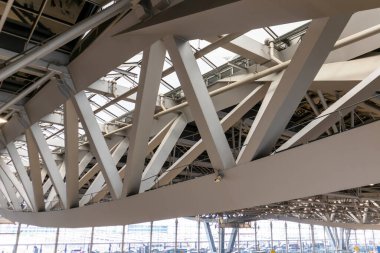 Çelik çerçeve inşaatında kiriş yapılar, çelikten büyük çatı